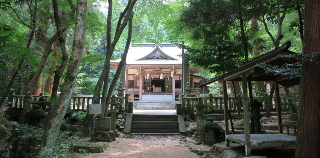 写真２左：多伎神社本殿.jpg